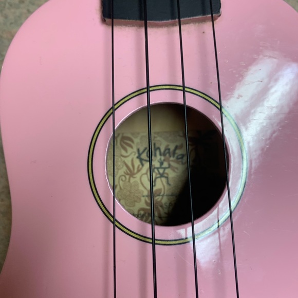 Kohala Ukulele - Picture 2 of 6